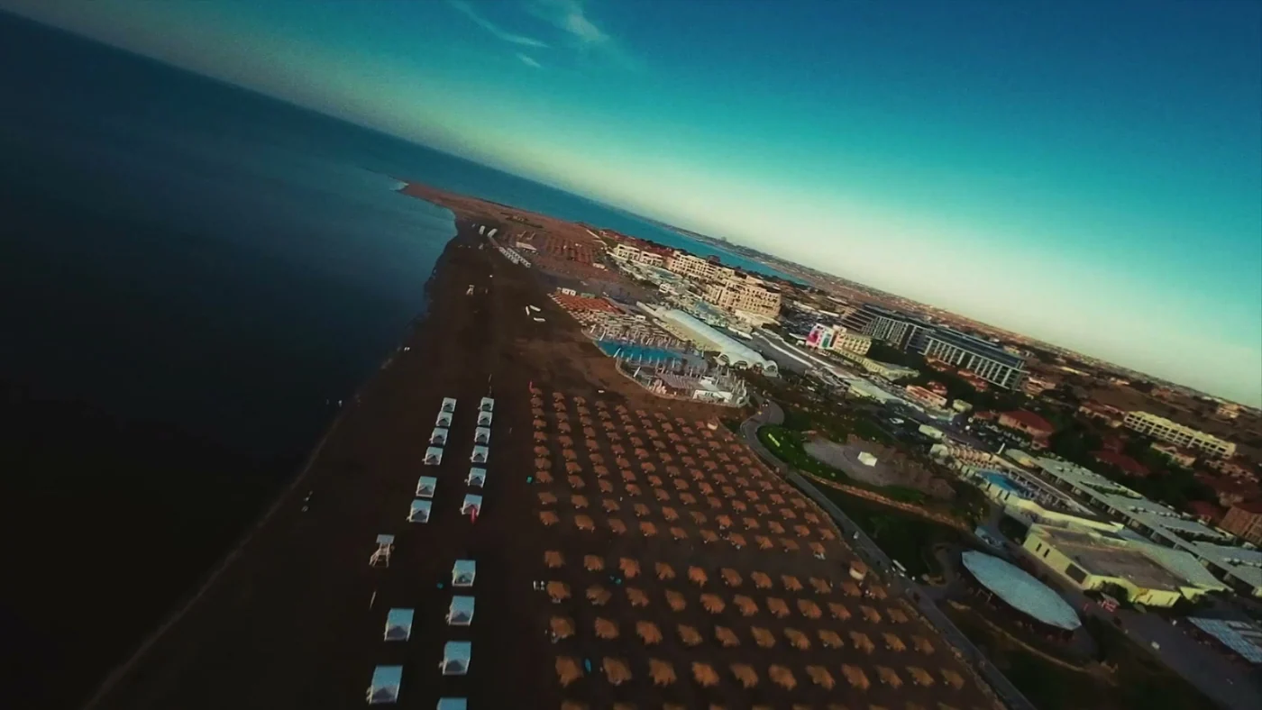 Alaqaranlıqda Sea Breeze çimərlik xətti